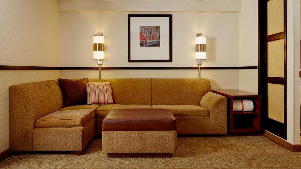 Comfort Suites Milwaukee West Dış mekan fotoğraf